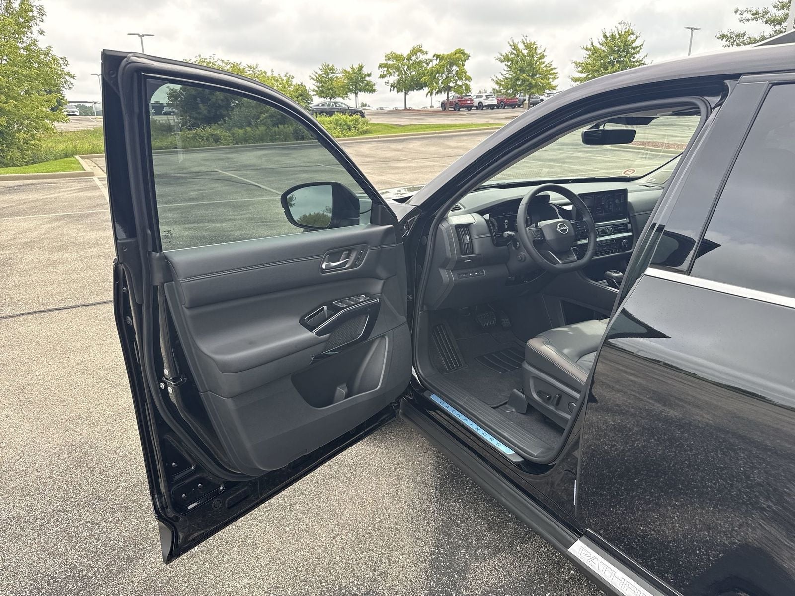 2026 Nissan Pathfinder Platinum Captain's Chairs Package