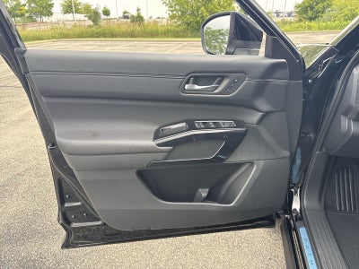 2026 Nissan Pathfinder Platinum Captain's Chairs Package