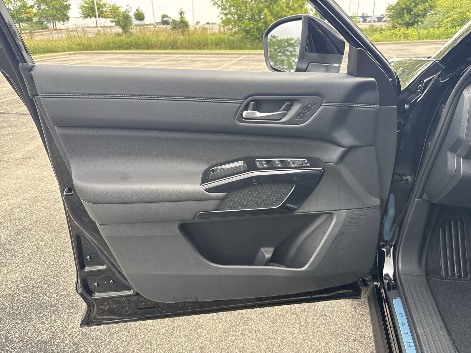 2026 Nissan Pathfinder Platinum Captain's Chairs Package