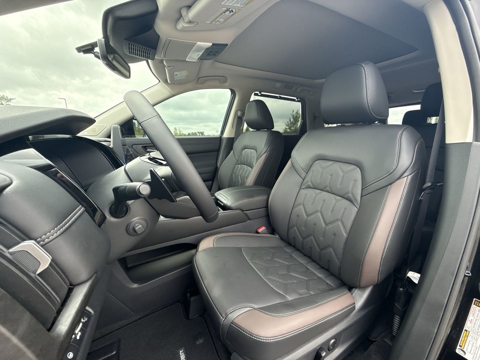 2026 Nissan Pathfinder Platinum Captain's Chairs Package