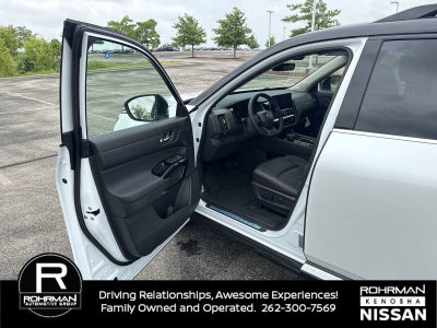 2026 Nissan Pathfinder Platinum Captain Chairs Package