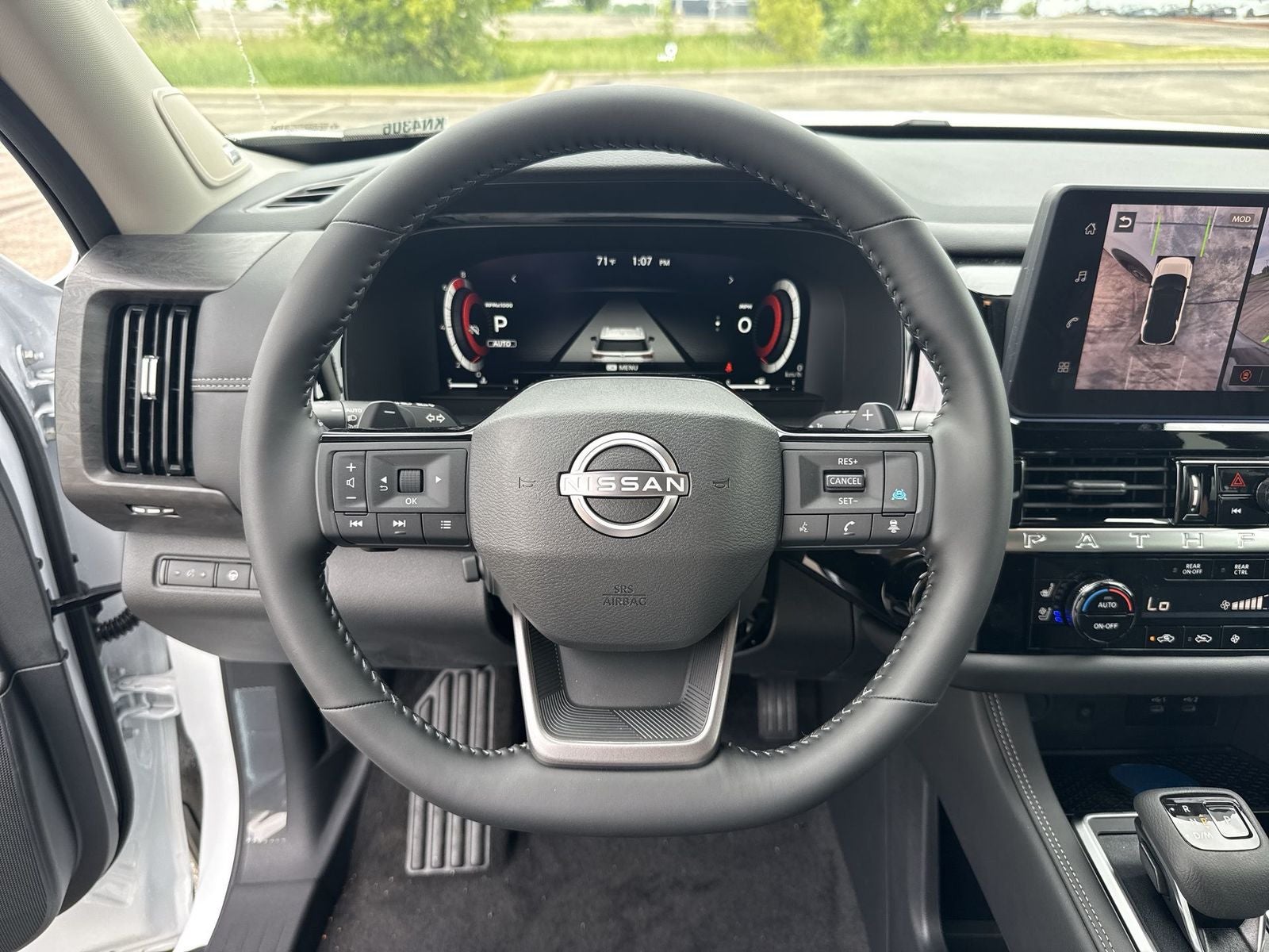 2026 Nissan Pathfinder Platinum Captain Chairs Package