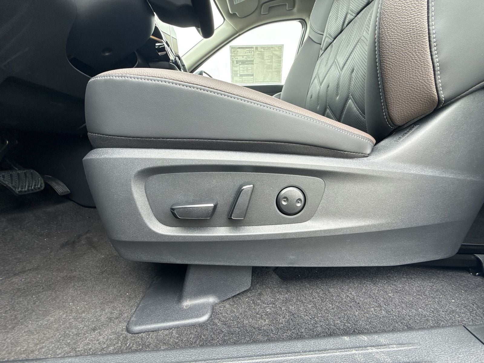 2026 Nissan Pathfinder Platinum Captain Chairs Package