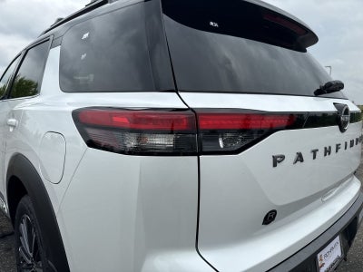 2026 Nissan Pathfinder Platinum Captain Chairs Package