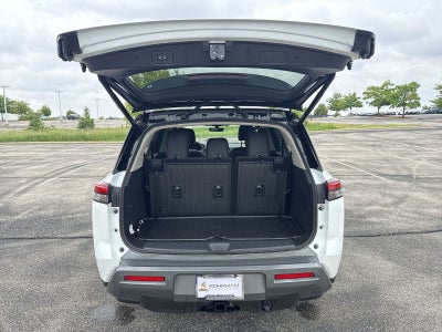 2026 Nissan Pathfinder Platinum Captain Chairs Package