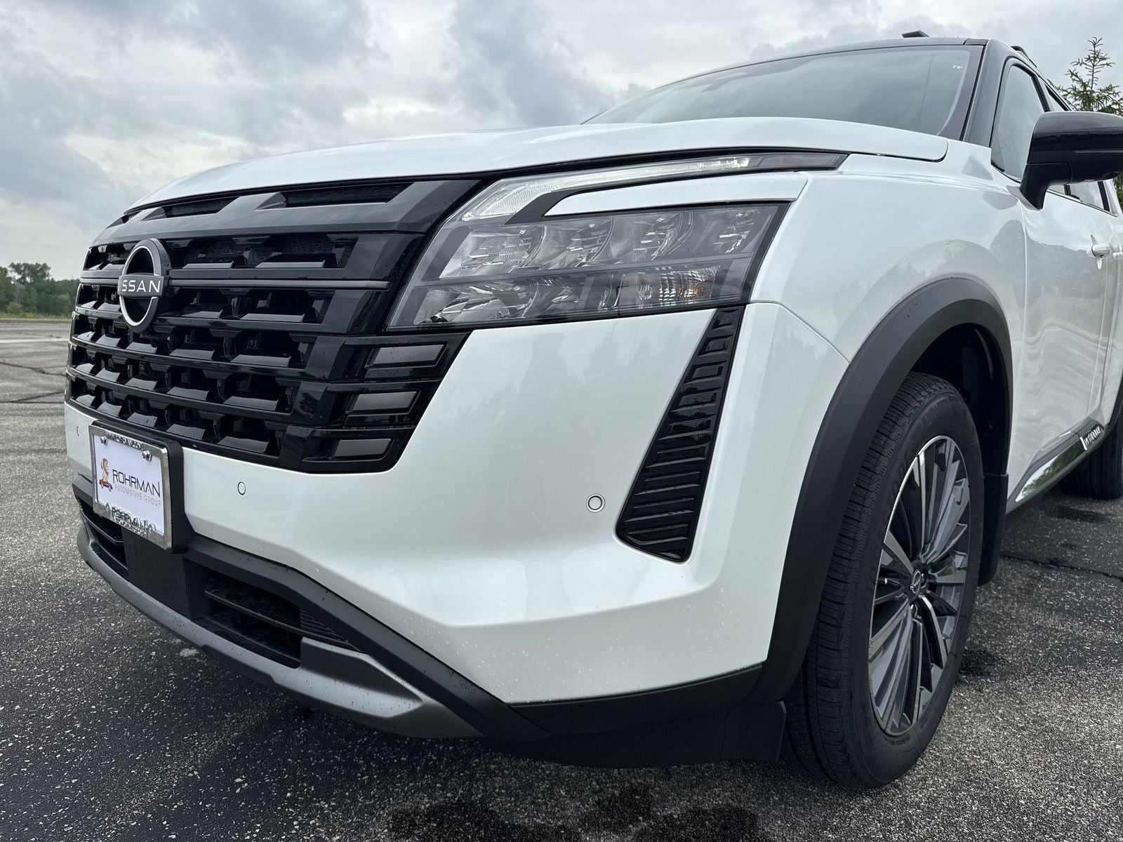 2026 Nissan Pathfinder Platinum Captain Chairs Package