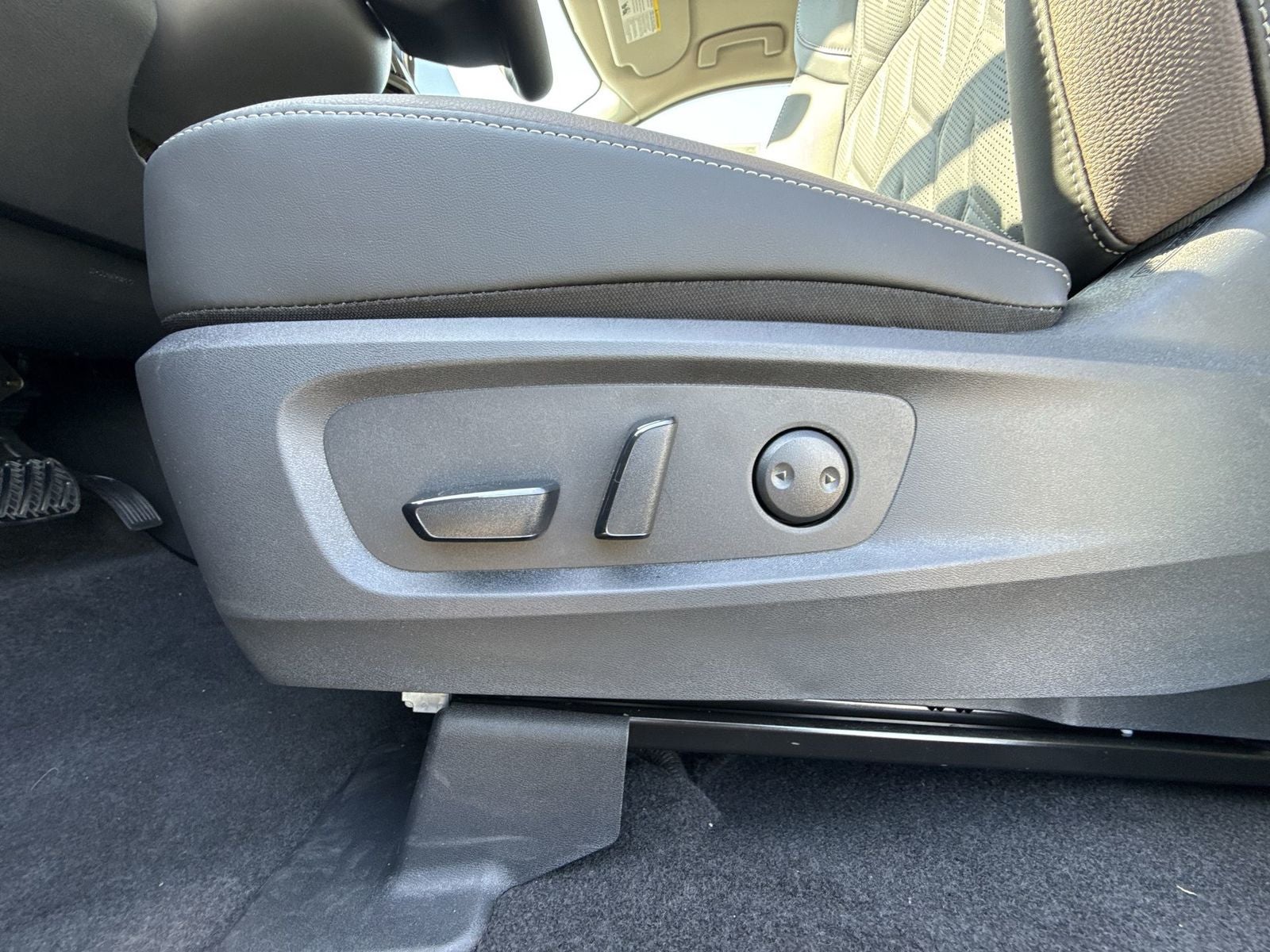 2026 Nissan Pathfinder Platinum Captain Chairs Package