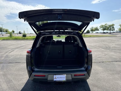 2026 Nissan Pathfinder Platinum Captain Chairs Package