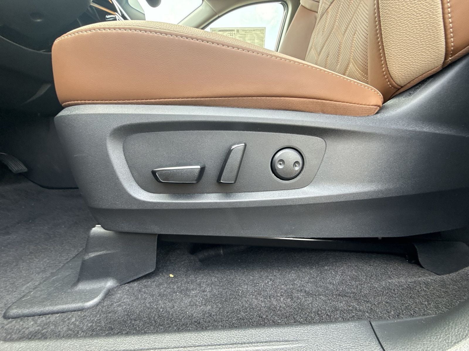 2026 Nissan Pathfinder Platinum Captain Chairs Package