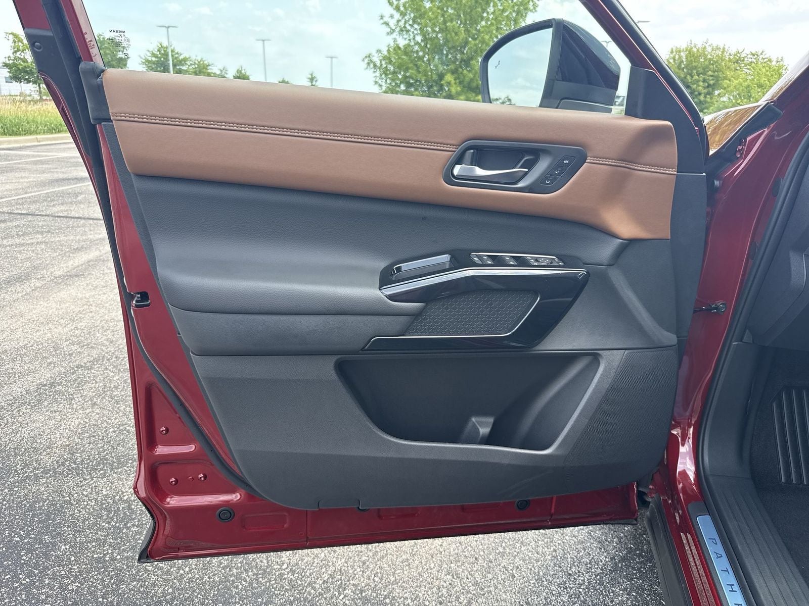 2026 Nissan Pathfinder Platinum Captain Chairs Package