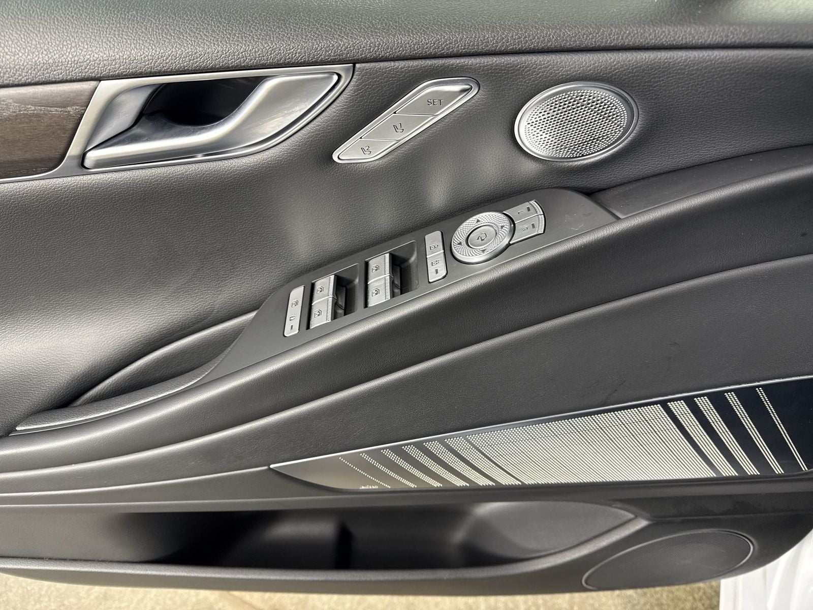 2024 Genesis Electrified G80 Advanced